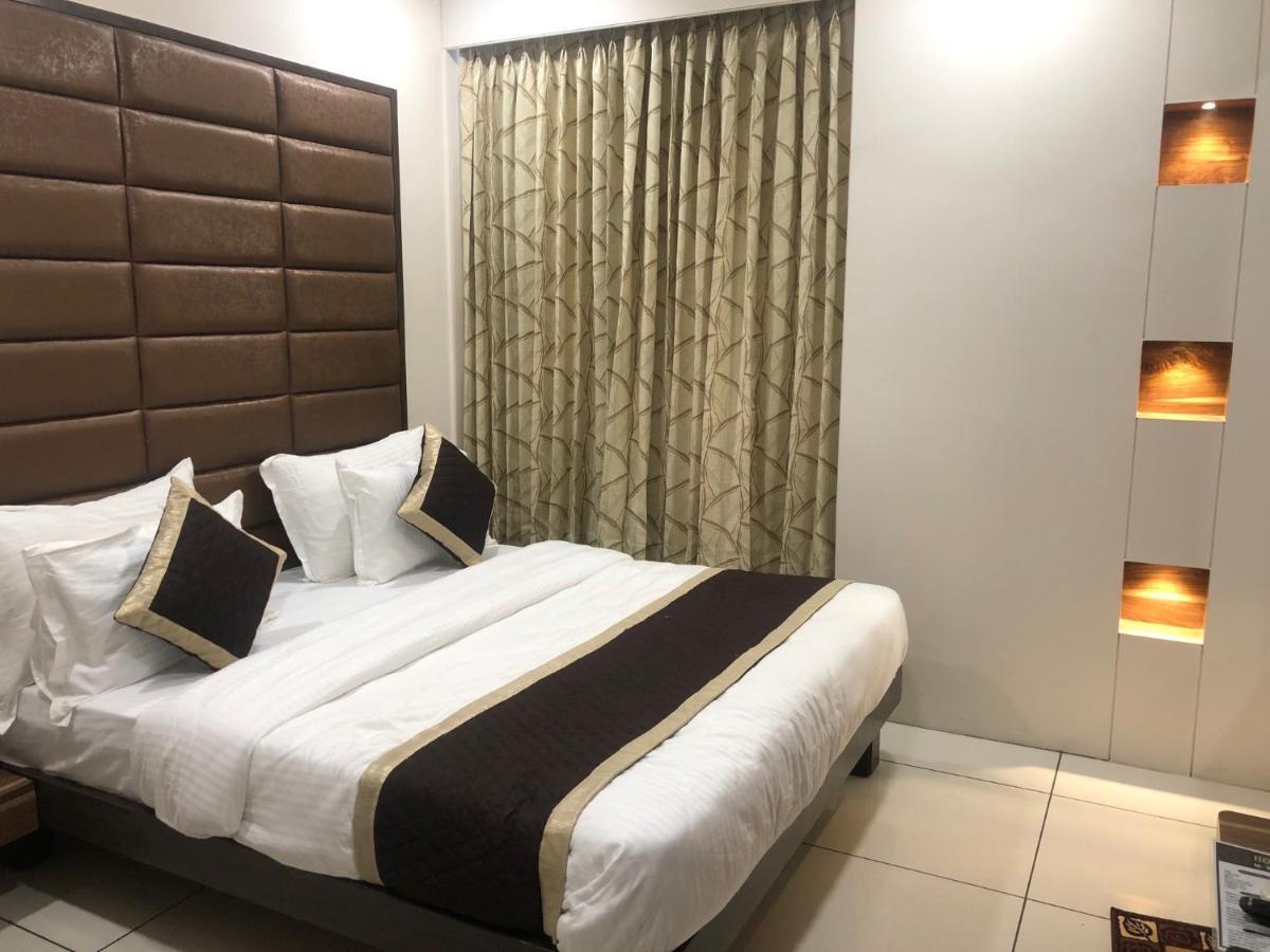Hotel Circle Inn Ahmedabad Eksteriør bilde